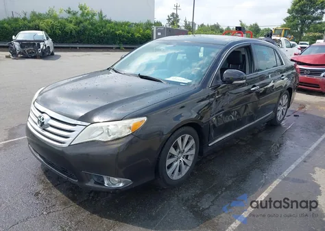 2012 Toyota Avalon Limited z USA, uszkodzony, nr VIN 4T1BK3DB8CU458894